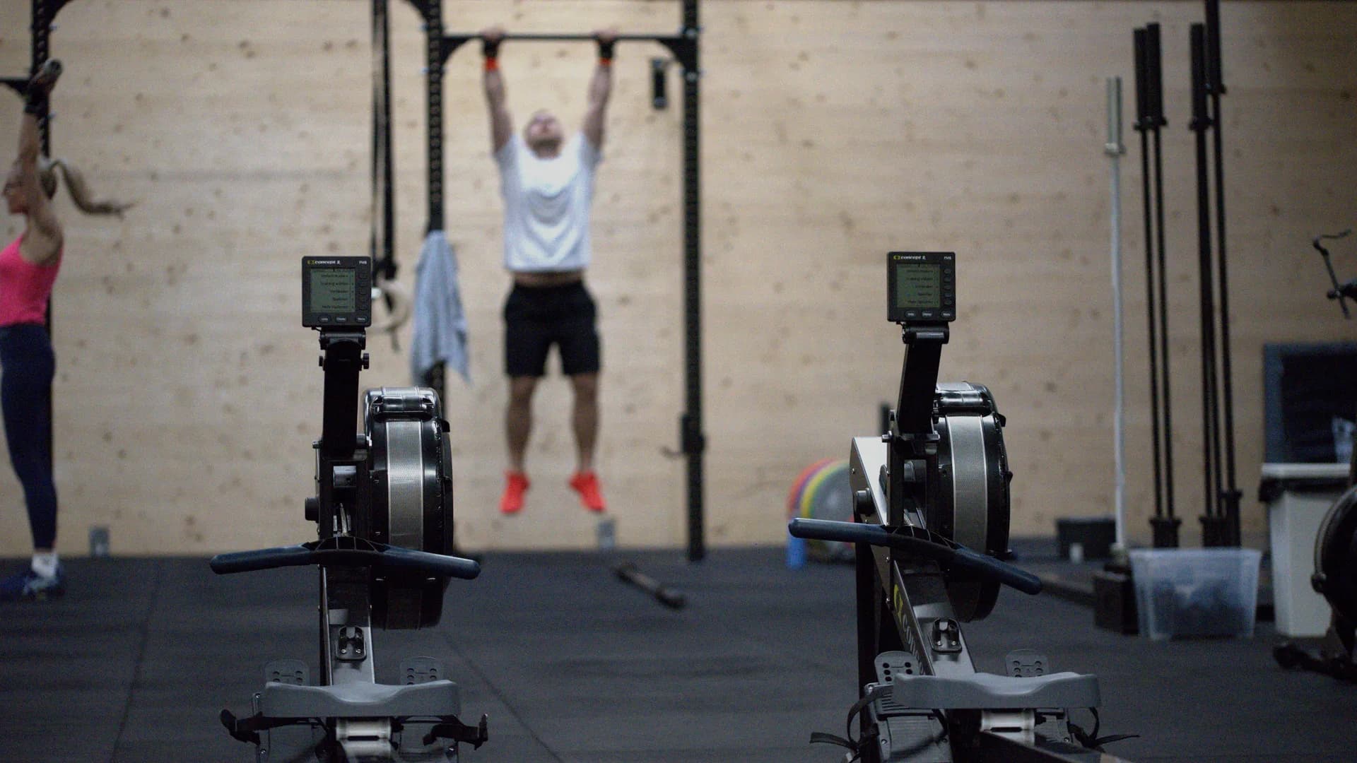 Pull-ups am Rig während einer CrossFit Class bei AMITY Athletics Dülmen