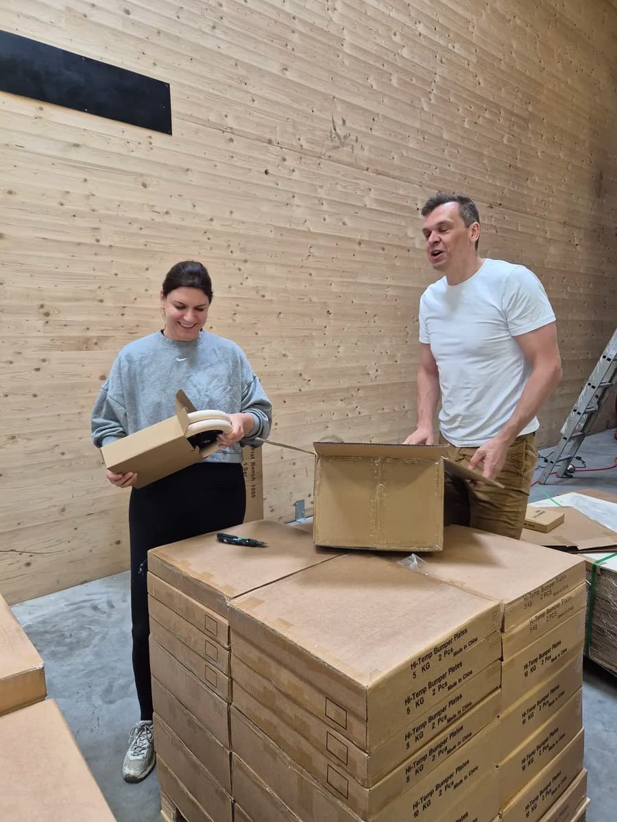 Equipment auspacken — Karton für Karton