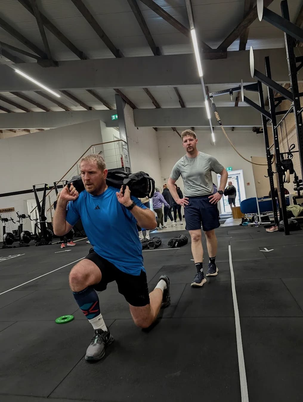 HYROX Sandbag Lunges Training bei AMITY Athletics Dülmen